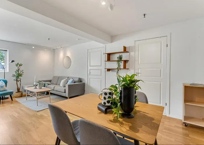 Entire 2-Bedroom Apartment With Private Entrance Near Tromso City Centre