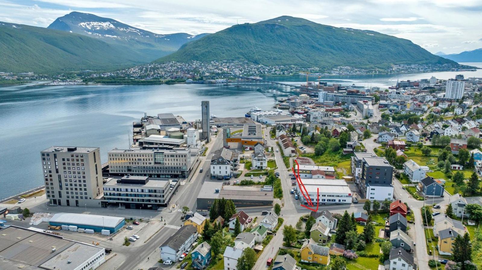 Entire 2-bedroom With Private Entrance Near Centre * Tromsø