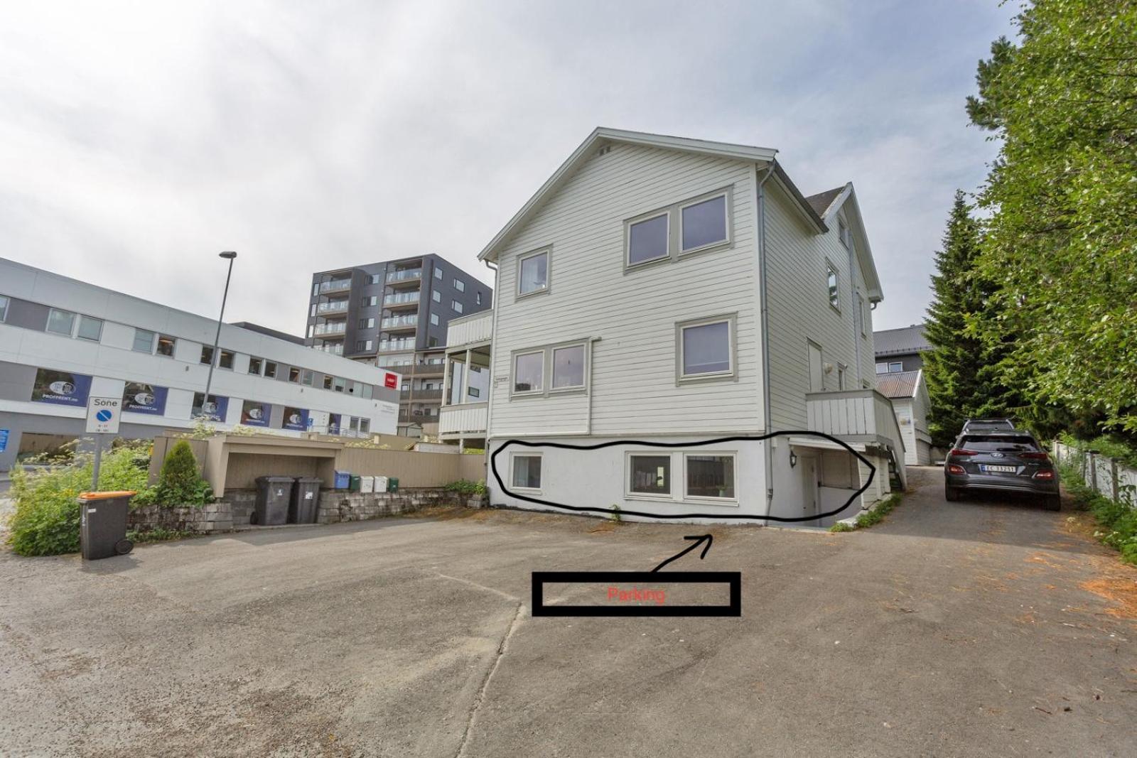 Entire 2-bedroom With Private Entrance Near Centre Appartement *